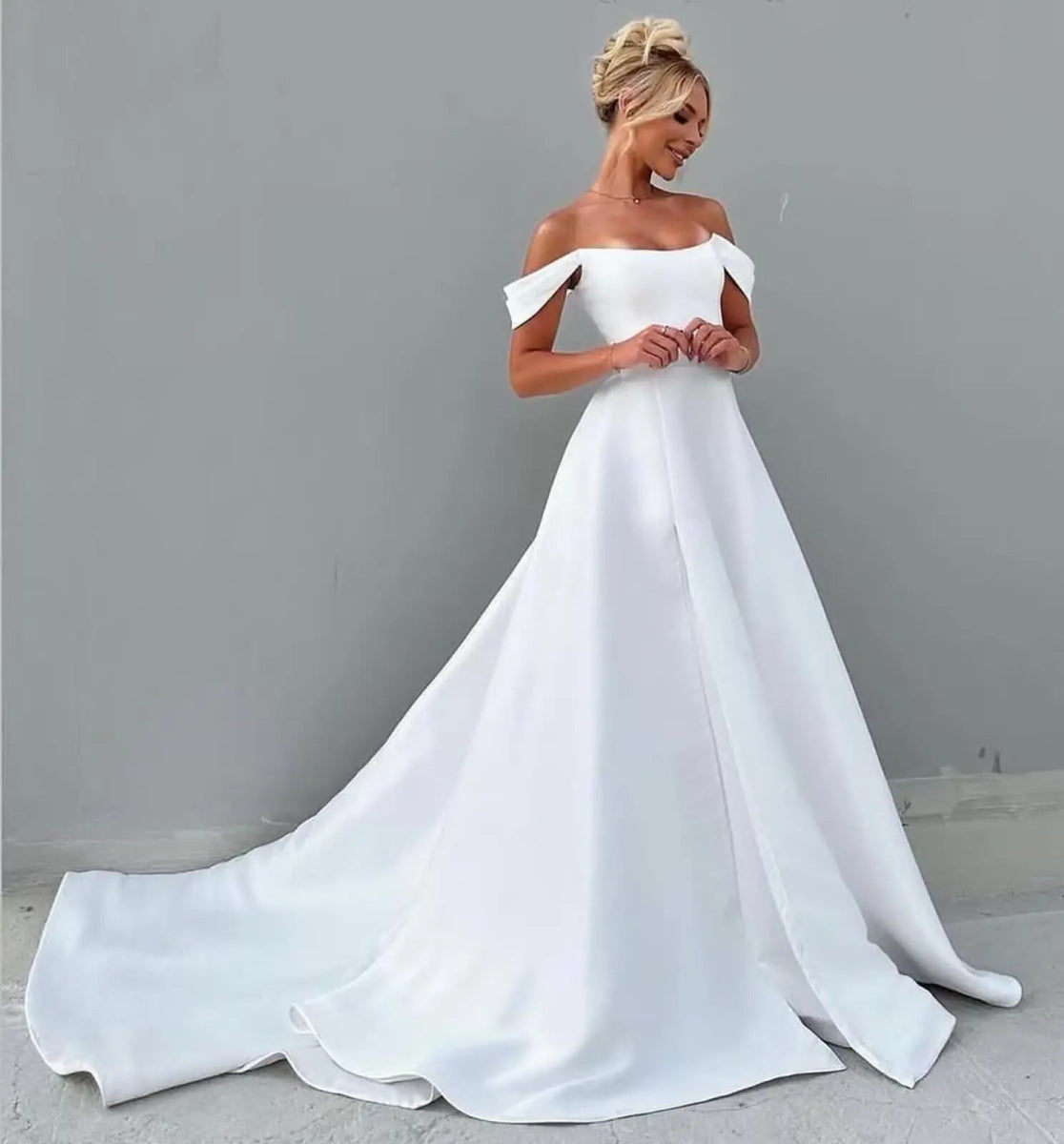 Robes de mariée en satin à épaules dénudées, robes longues avec fente - LA BELLE LIGNEE