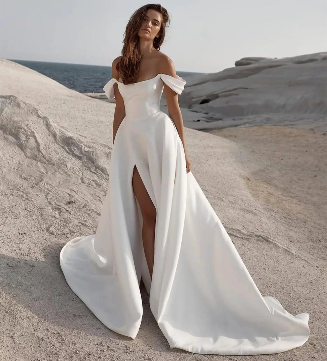 Robes de mariée en satin à épaules dénudées, robes longues avec fente - LA BELLE LIGNEE