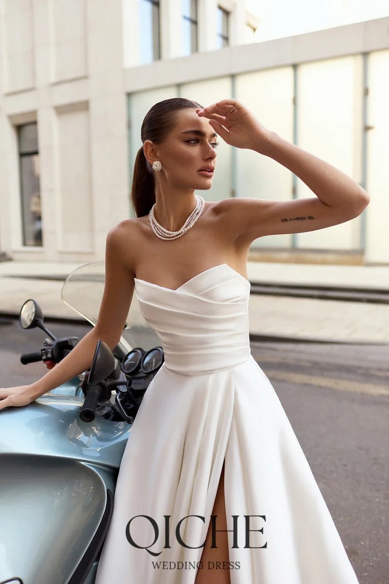Robe de mariée sans bretelles en satin avec fente haute-LA BELLE LIGNEE