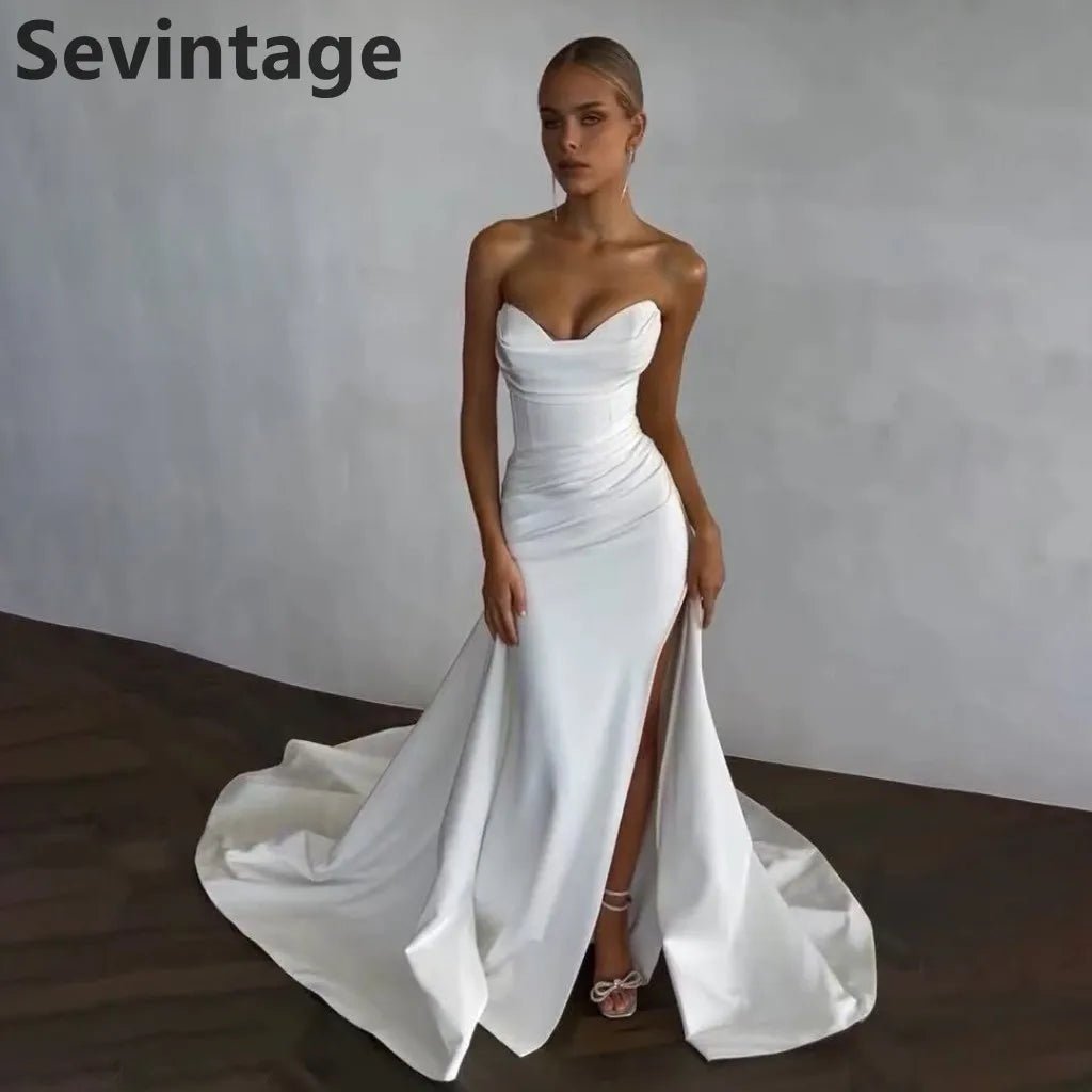 Robe de mariée sirène satin, décolleté cœur, épaules dénudées, fente latérale, traîne amovible - LA BELLE LIGNEE