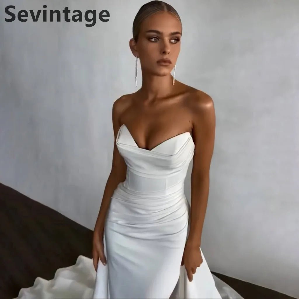 Robe de mariée sirène satin, décolleté cœur, épaules dénudées, fente latérale, traîne amovible - LA BELLE LIGNEE