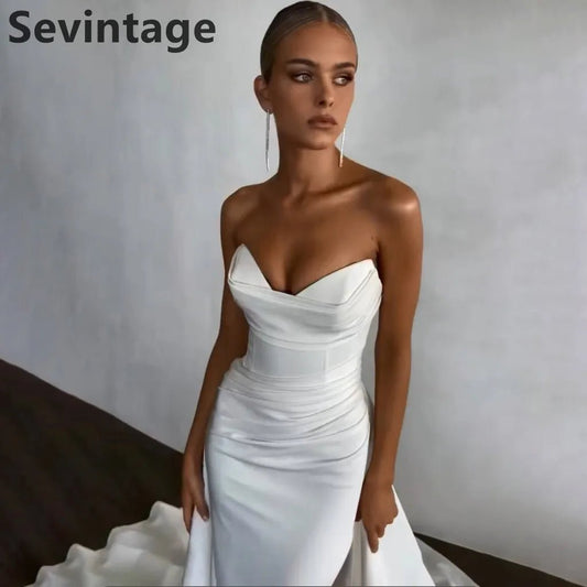 Robe de mariée sirène satin, décolleté cœur, épaules dénudées, fente latérale, traîne amovible - LA BELLE LIGNEE