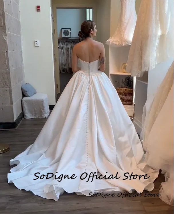 Robe De Mariée simple en satin LA BELLE LIGNEE